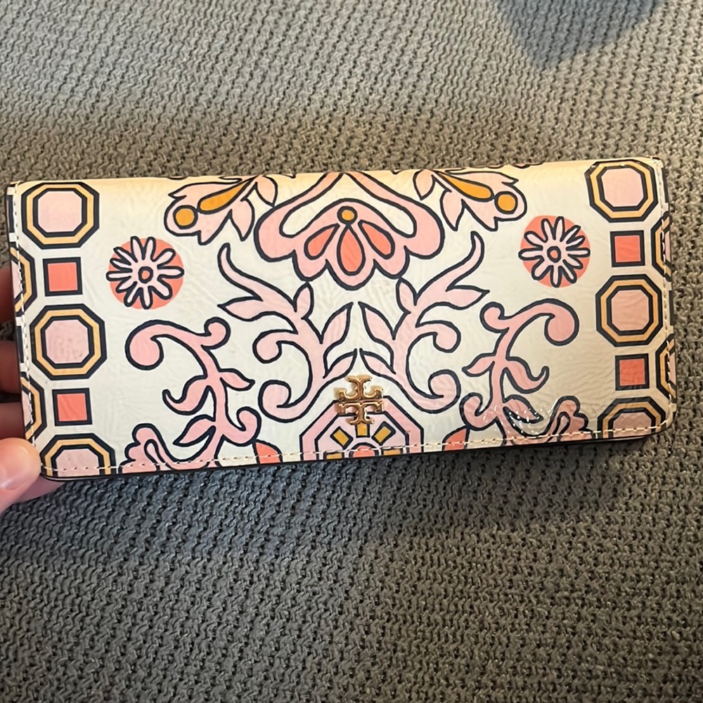 Tory Burch leather wallet! EUC!
